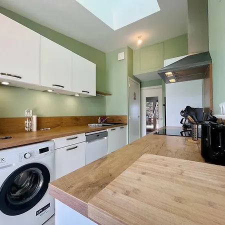 La Maison Bleue Authentic Fishermans House * إيزيغني سور مير