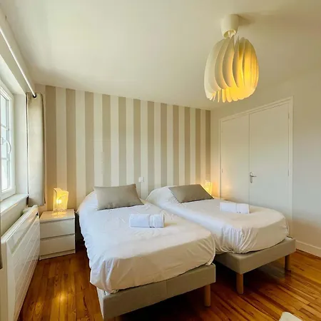 La Maison Bleue Authentic Fishermans House إيزيغني سور مير